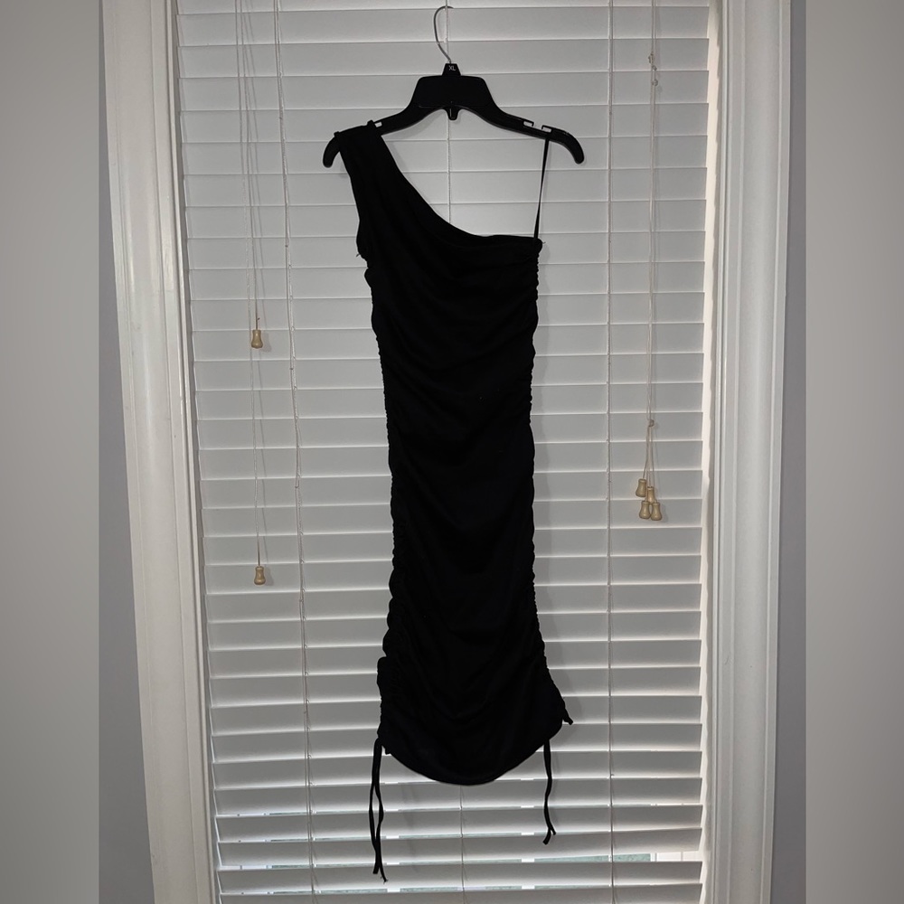 XS (2) Black SHEIN One-shoulder dress